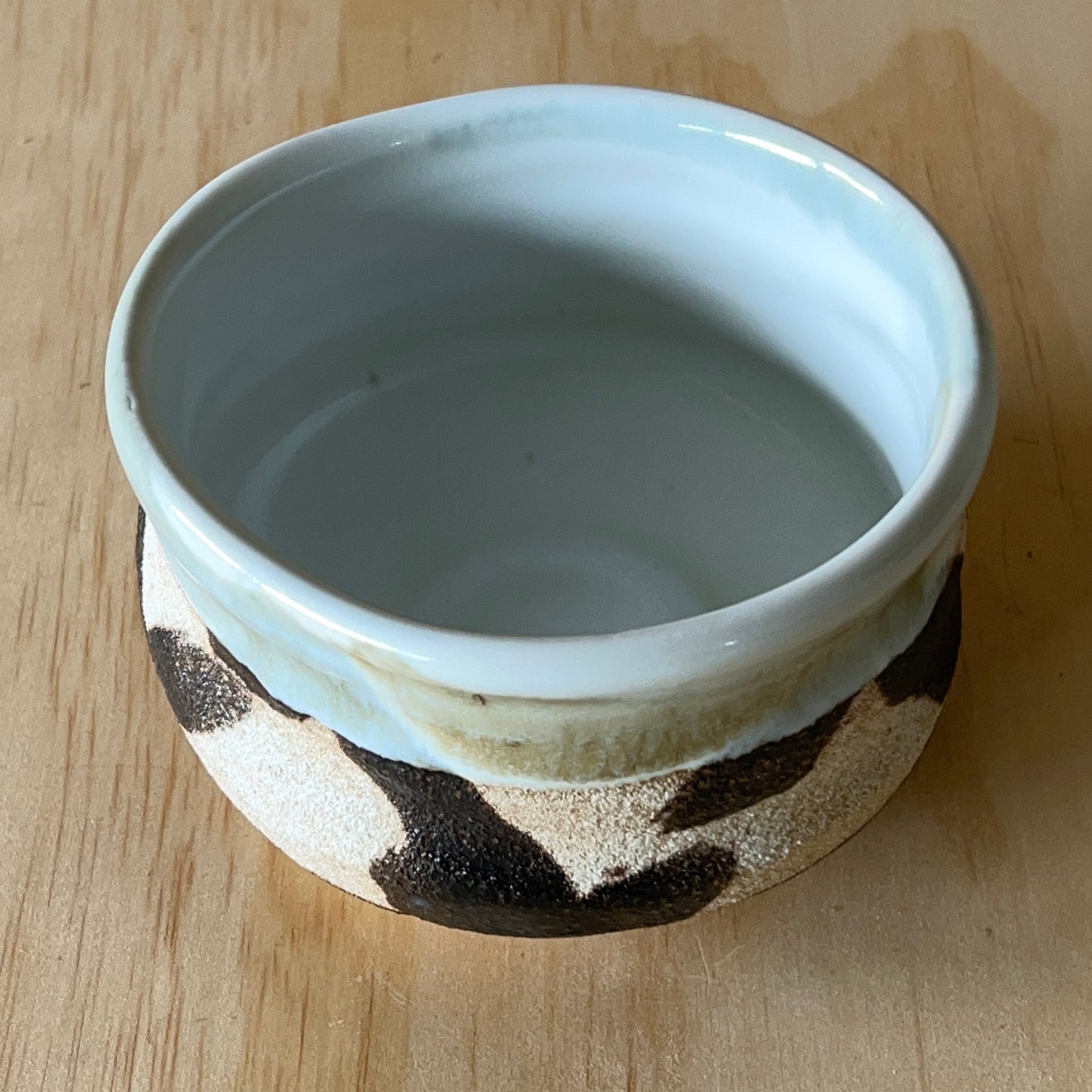Contemporary Japanese black stripe matcha bowl 01