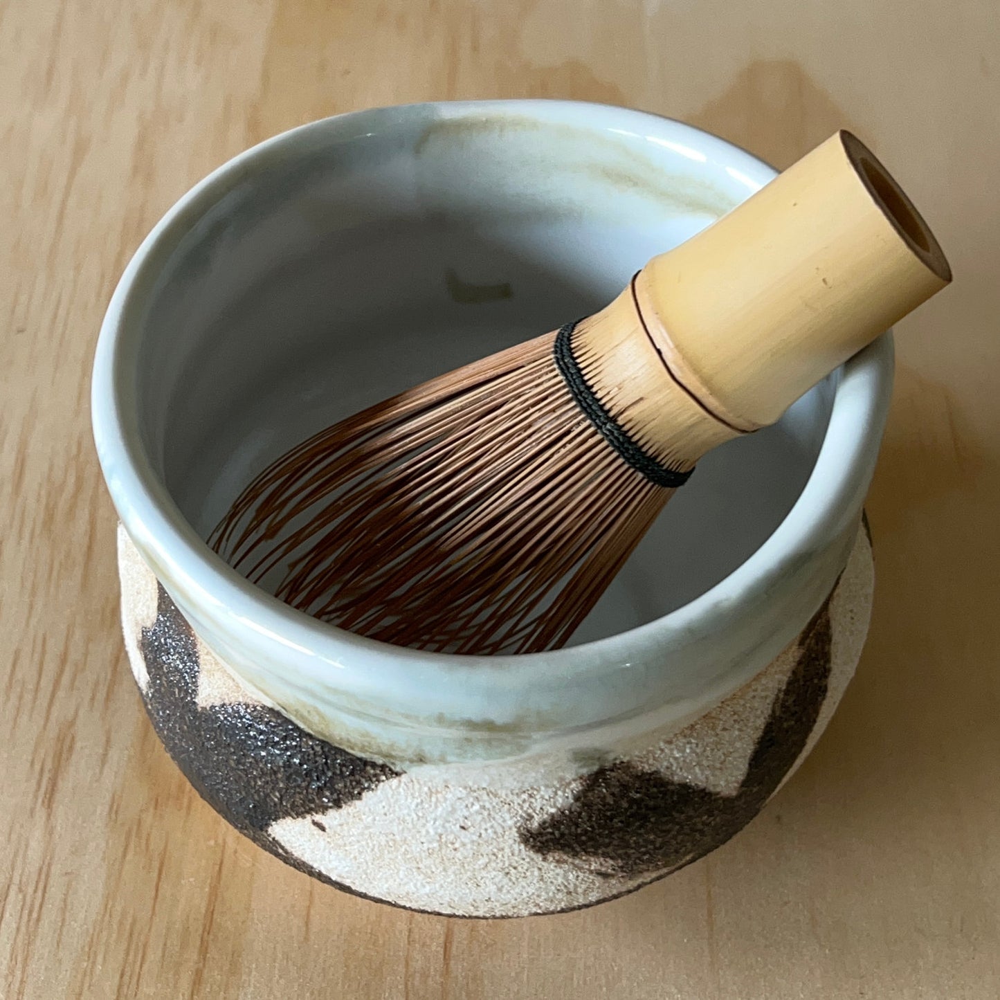 Contemporary Japanese black stripe matcha bowl 01