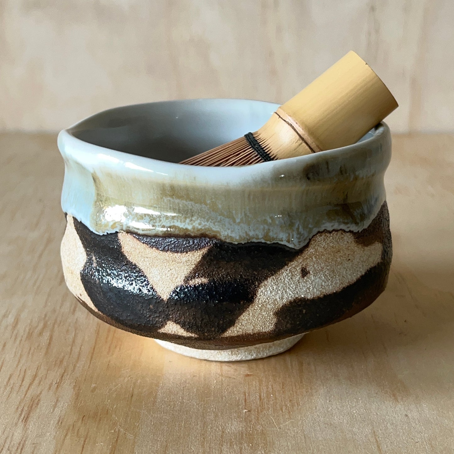 Contemporary Japanese black stripe matcha bowl 02