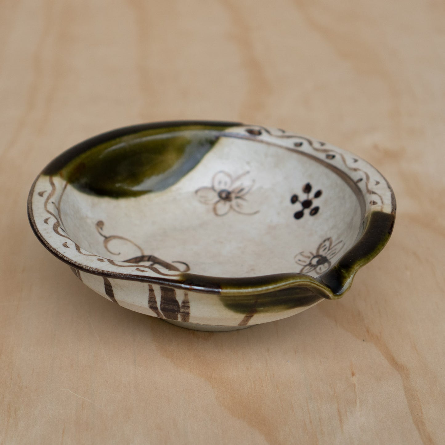 Japanese Oribe Akatsu ware Katakuchi pouring bowl