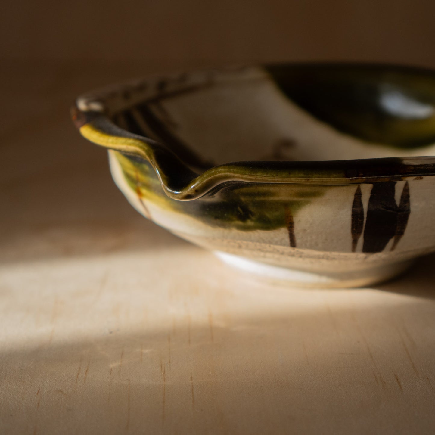 Japanese Oribe Akatsu ware Katakuchi pouring bowl