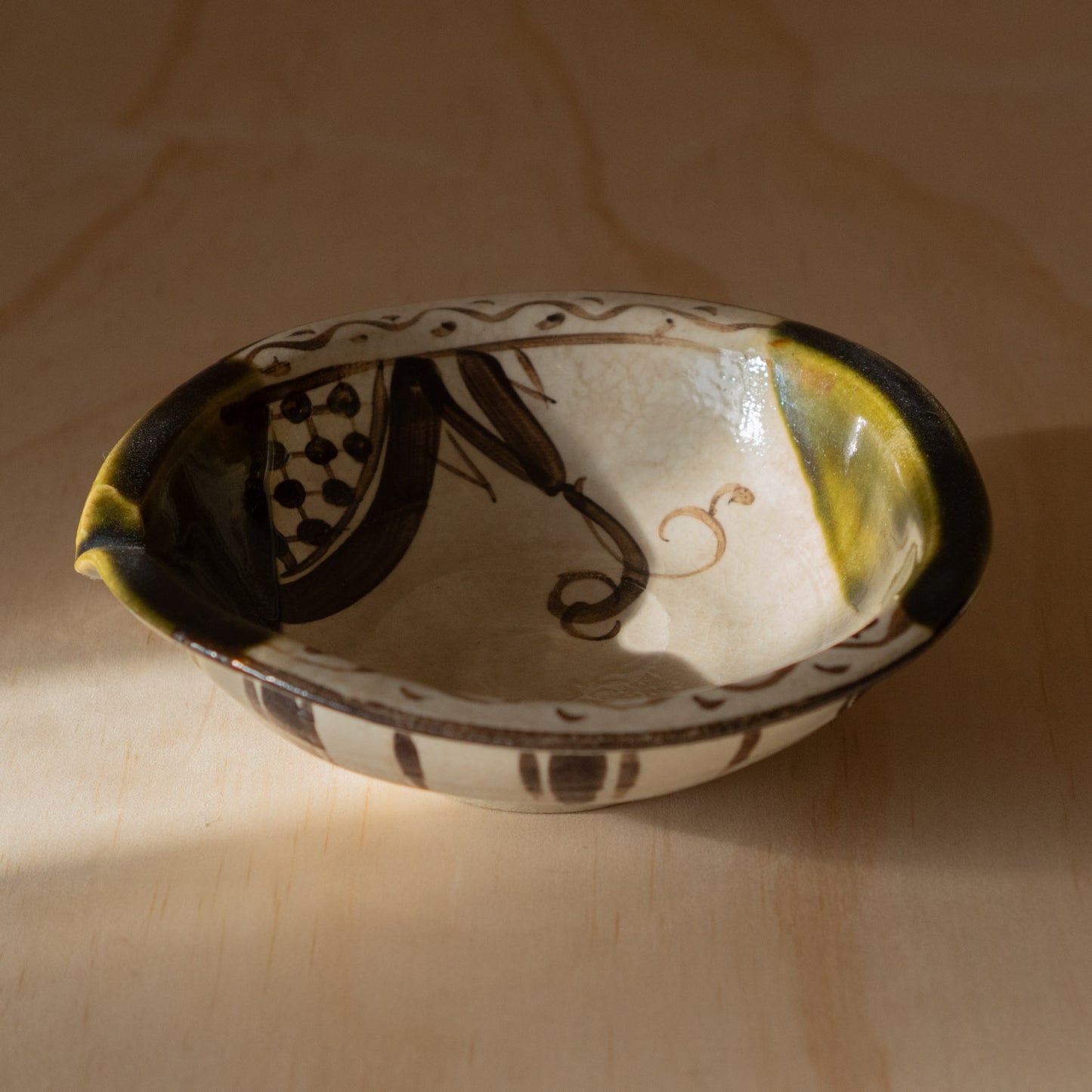 Japanese Oribe Akatsu ware Katakuchi pouring bowl