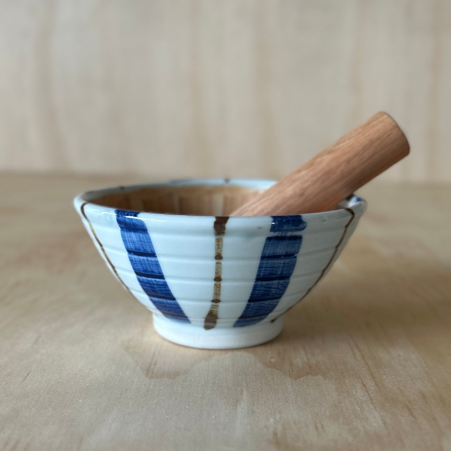 Medium Japanese grinding bowl and wooden pestle - stripe