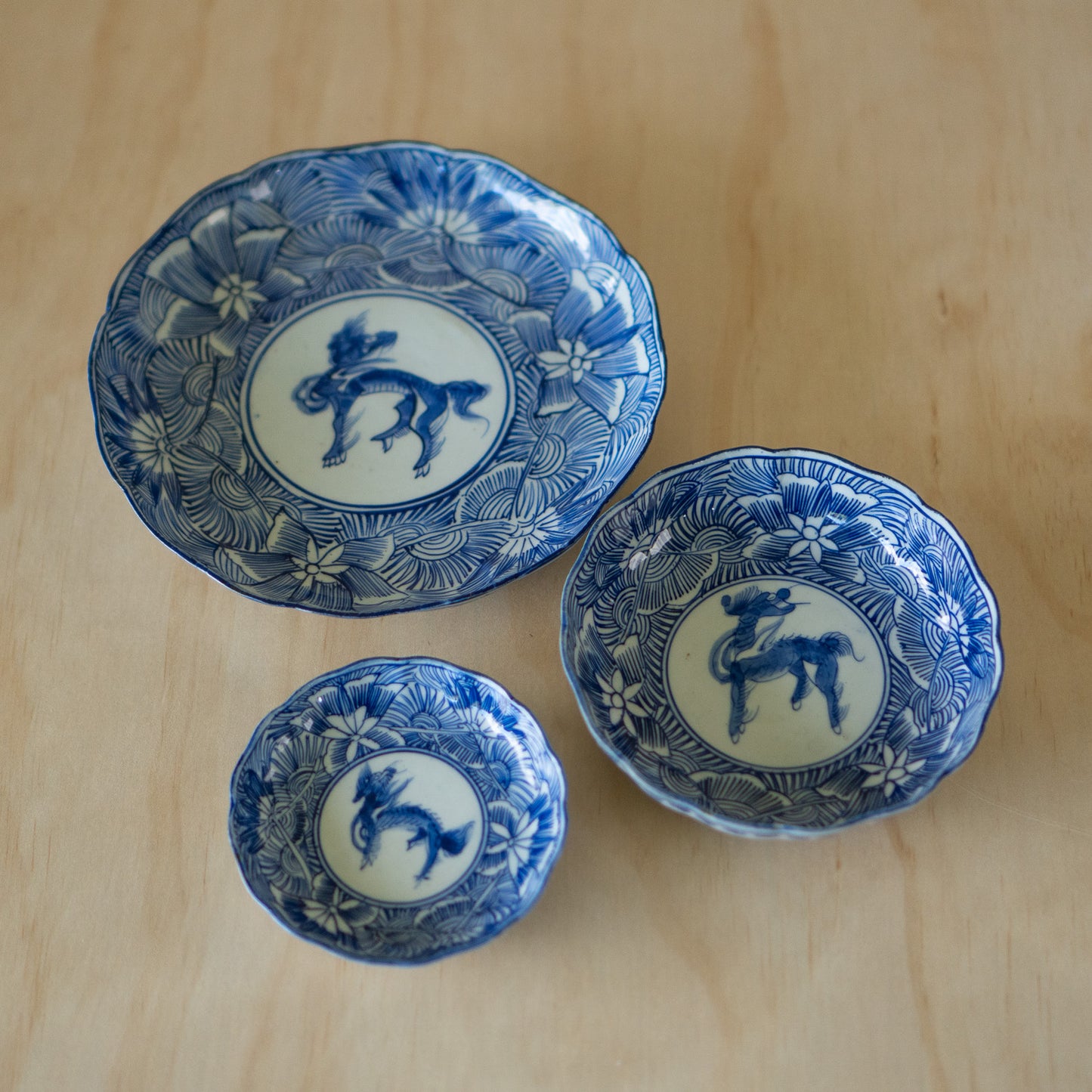 Vintage Japanese Blue and White Arita plate - Medium