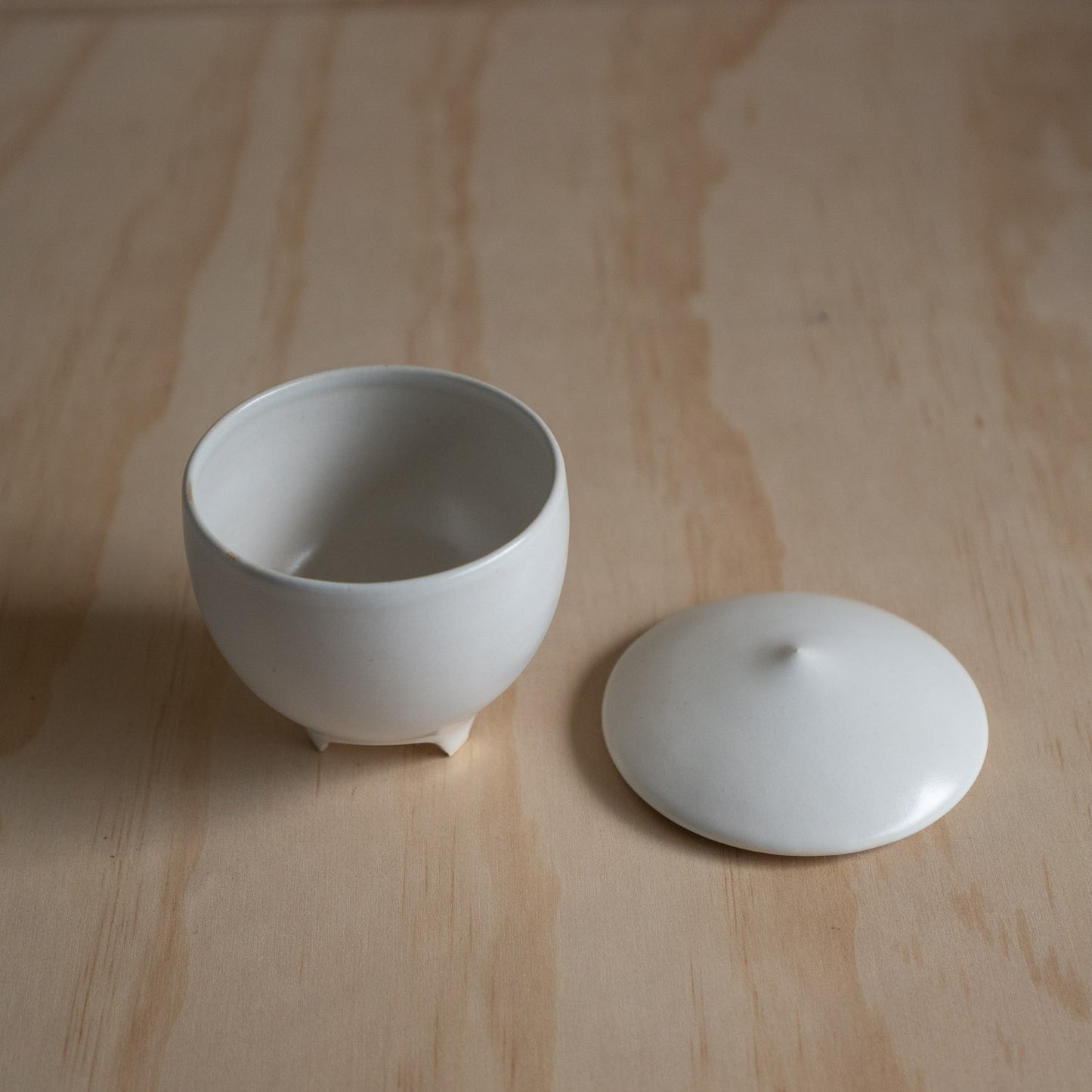Shoyeido Japan Ceramic Incense Burner with Lid - White