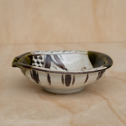 Japanese Oribe Akatsu ware Katakuchi pouring bowl