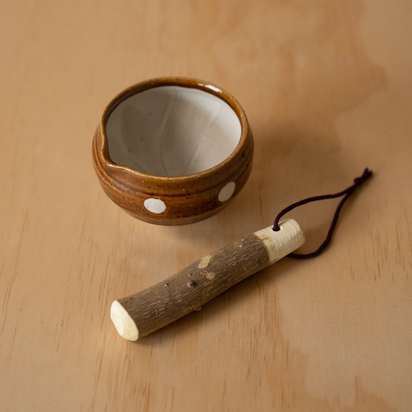 Japanese Suribachi Grinding Bowl Set with Sansho wood Pestle - Brown polkadot