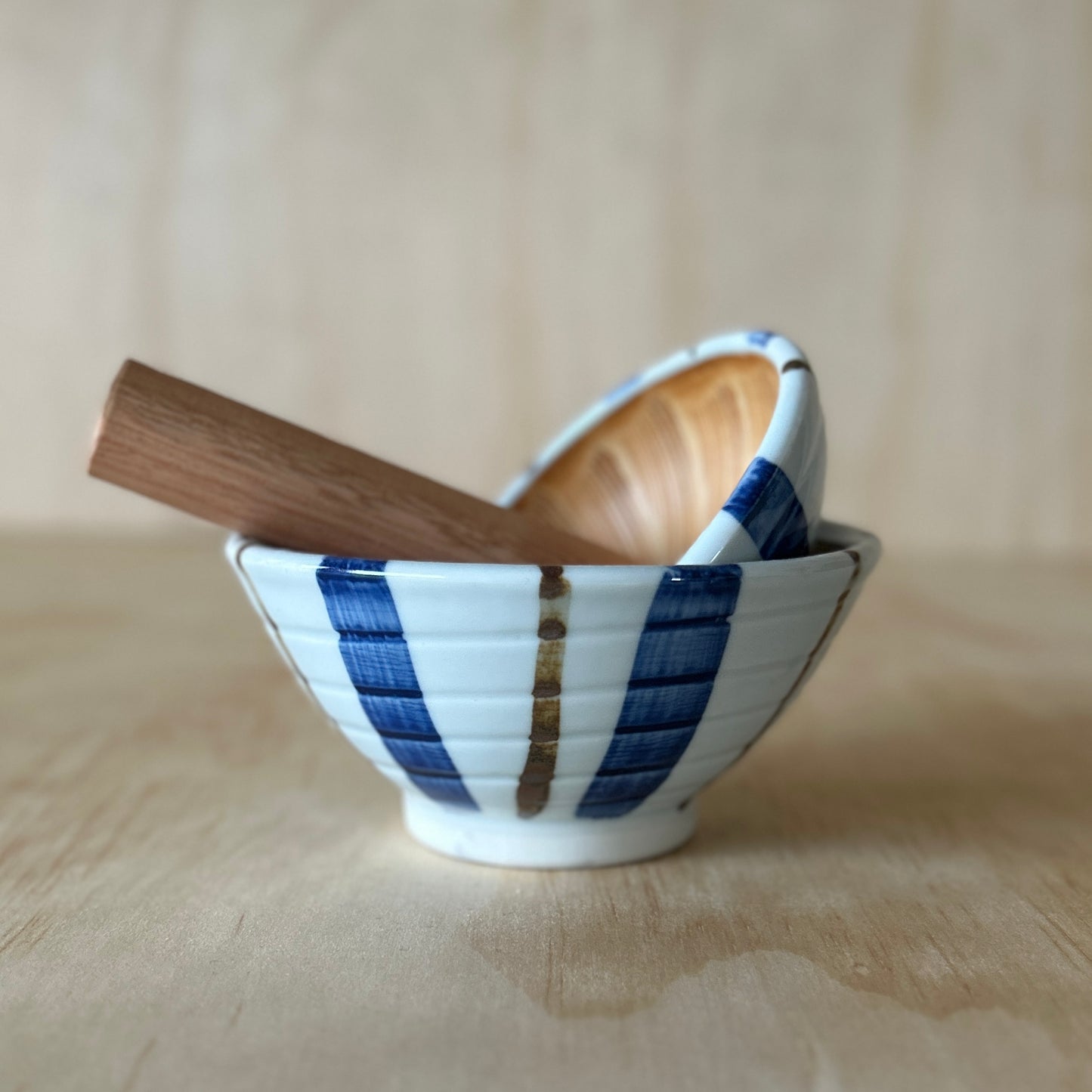 Medium Japanese grinding bowl and wooden pestle - stripe