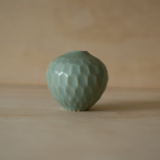 Japanese Ceramicist Mizuyo Yamashita - mint vase