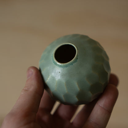 Japanese Ceramicist Mizuyo Yamashita - mint vase no.2