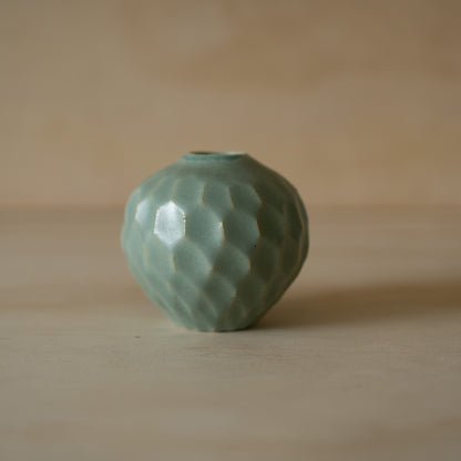 Japanese Ceramicist Mizuyo Yamashita - mint vase no.2