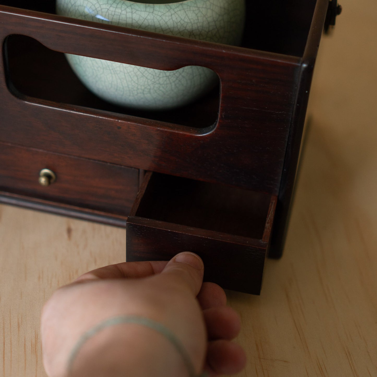 Fine Japanese Rosewood Tabako-bon - Incense box