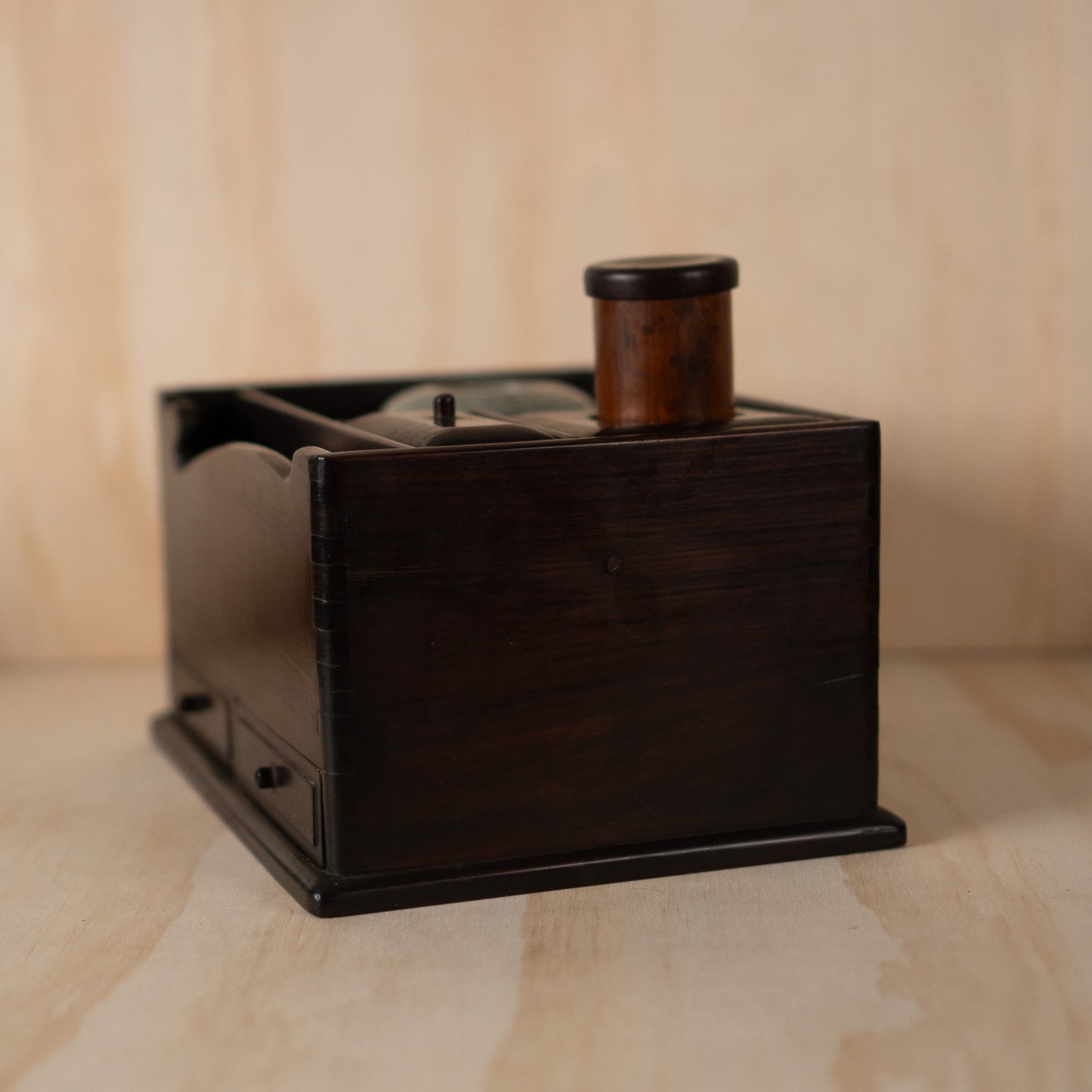 Fine Japanese Rosewood Tabako-bon - Incense box