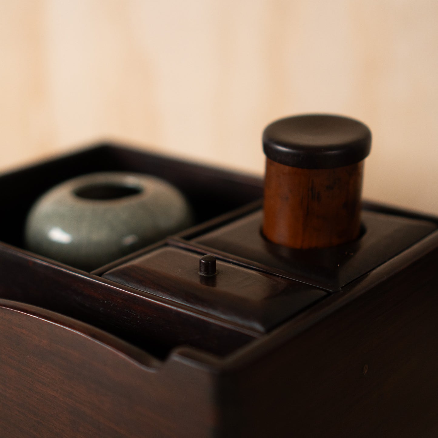 Fine Japanese Rosewood Tabako-bon - Incense box