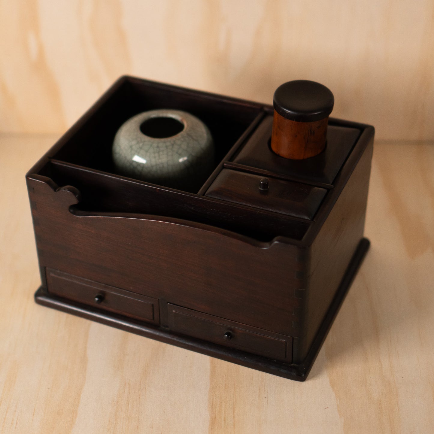 Fine Japanese Rosewood Tabako-bon - Incense box