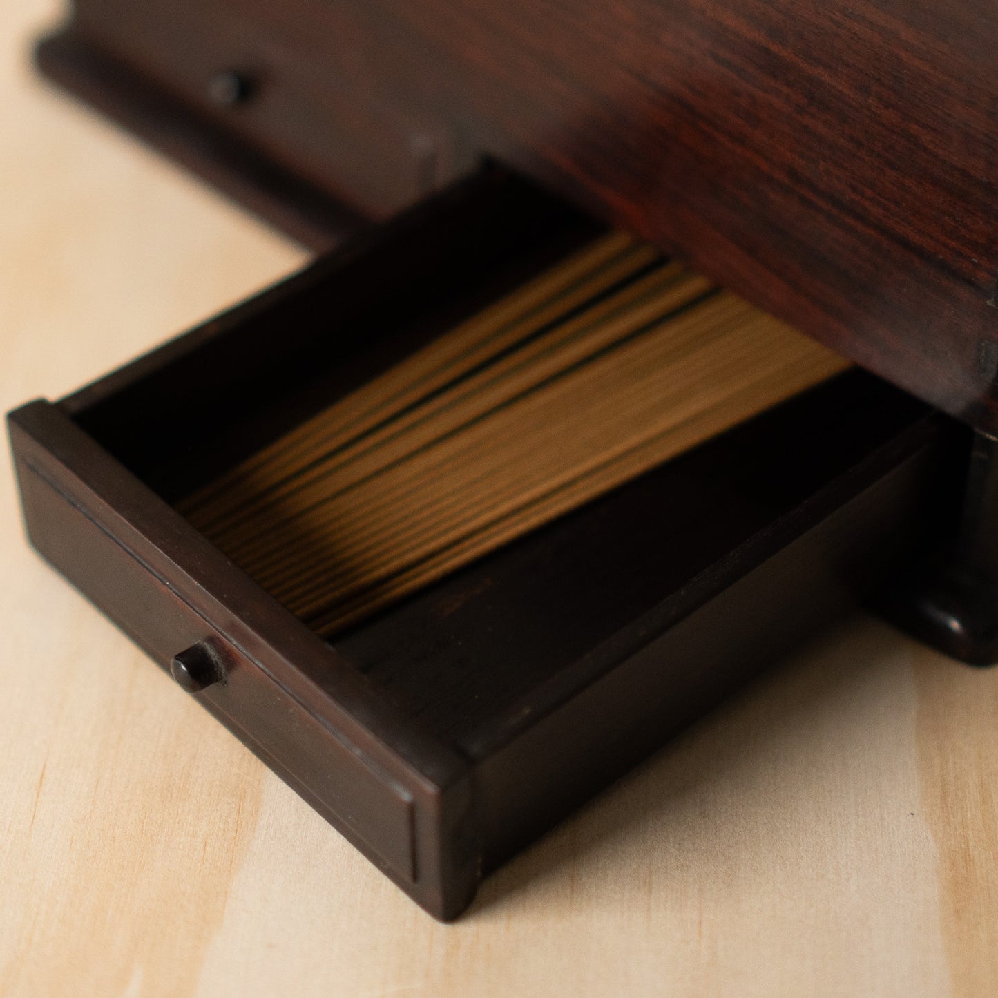 Fine Japanese Rosewood Tabako-bon - Incense box