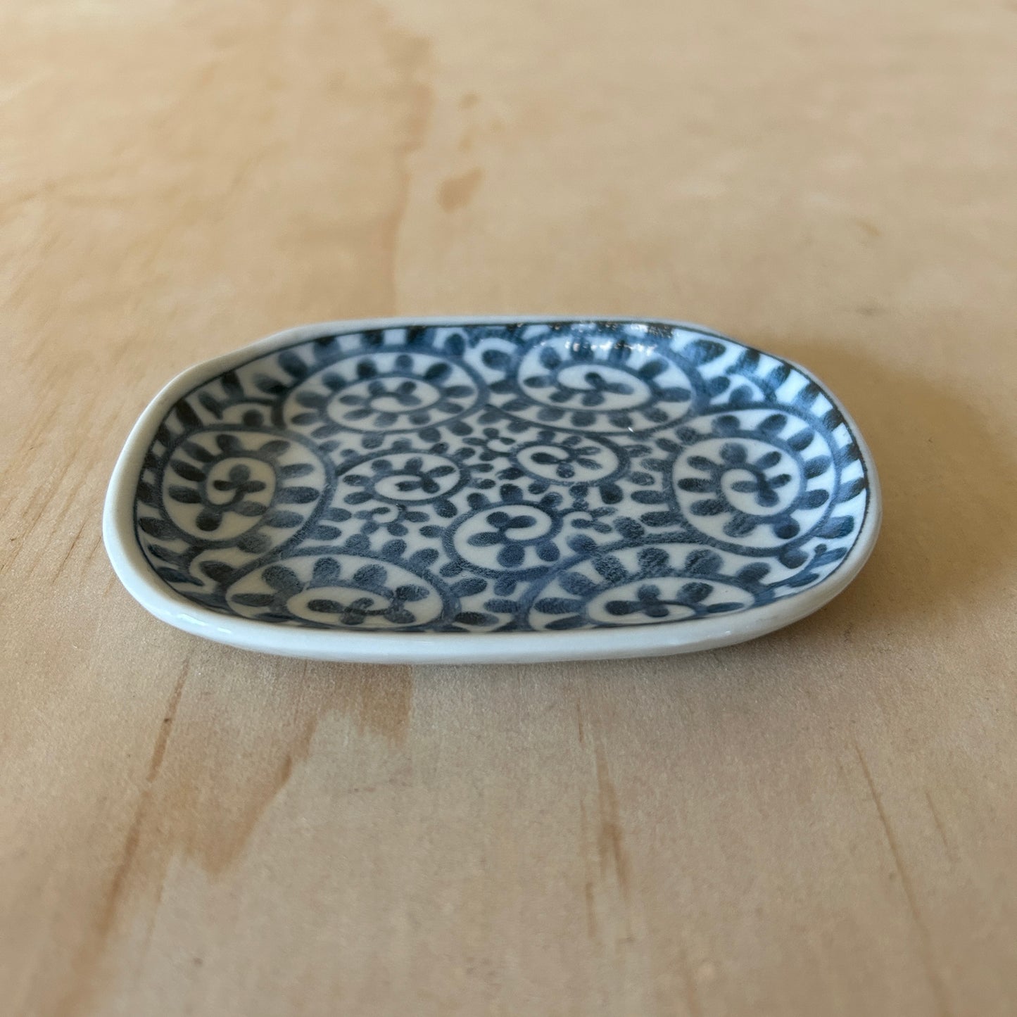 Small Blue and White Japanese dipping plates - Arabesque Pattern