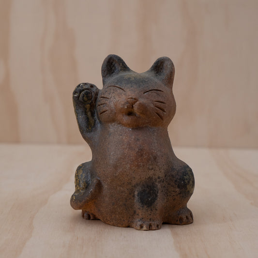 Vintage Japanese Bizen pottery Maneki Neko lucky cat sculpture