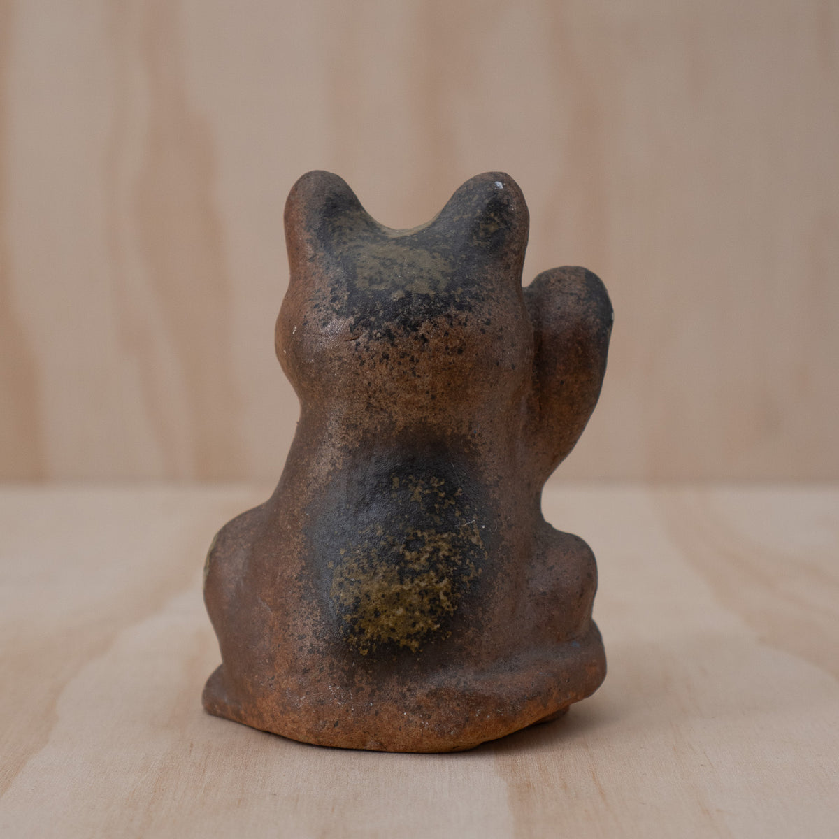 Vintage Japanese Bizen pottery Maneki Neko lucky cat sculpture