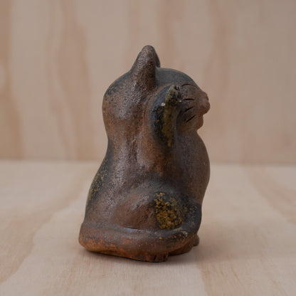 Vintage Japanese Bizen pottery Maneki Neko lucky cat sculpture