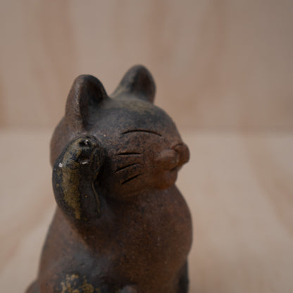 Vintage Japanese Bizen pottery Maneki Neko lucky cat sculpture