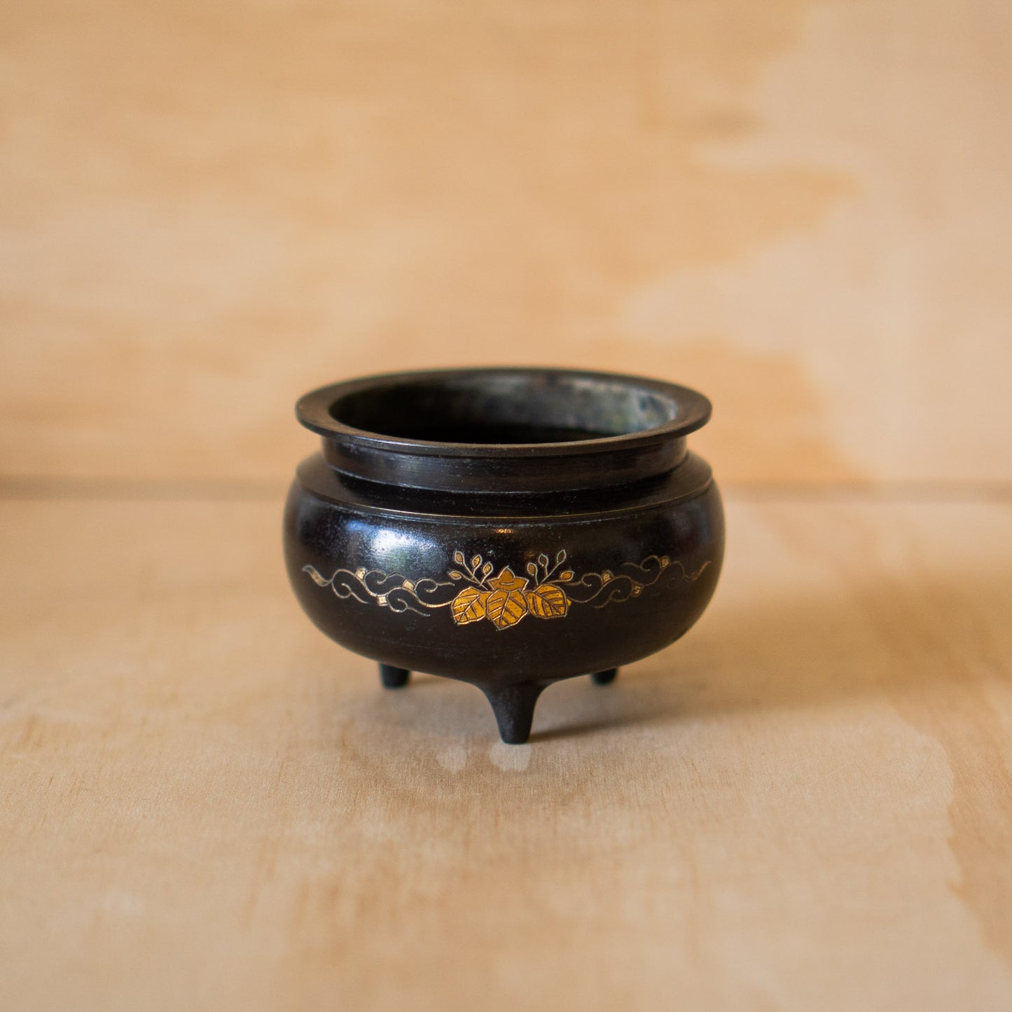 Vintage Japanese Brass Koro Shrine Incense burner with Leaf Pattern