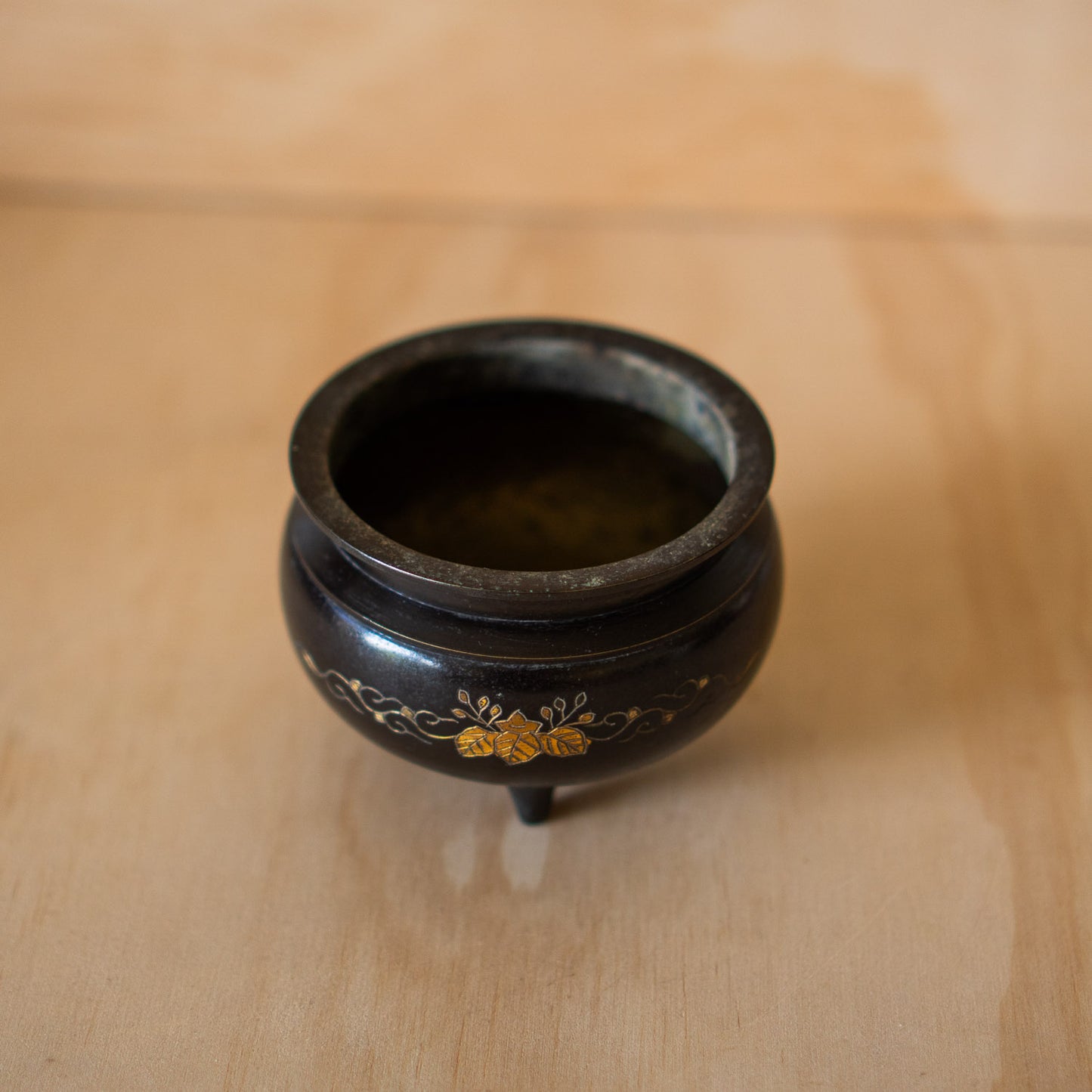 Vintage Japanese Brass Koro Shrine Incense burner with Leaf Pattern