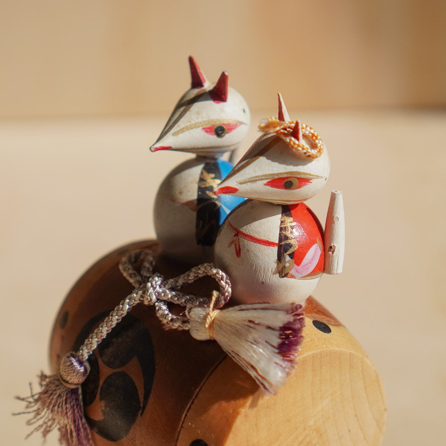 Vintage Japanese Inari Shrine Folk art souvenir - Kitsune Foxes