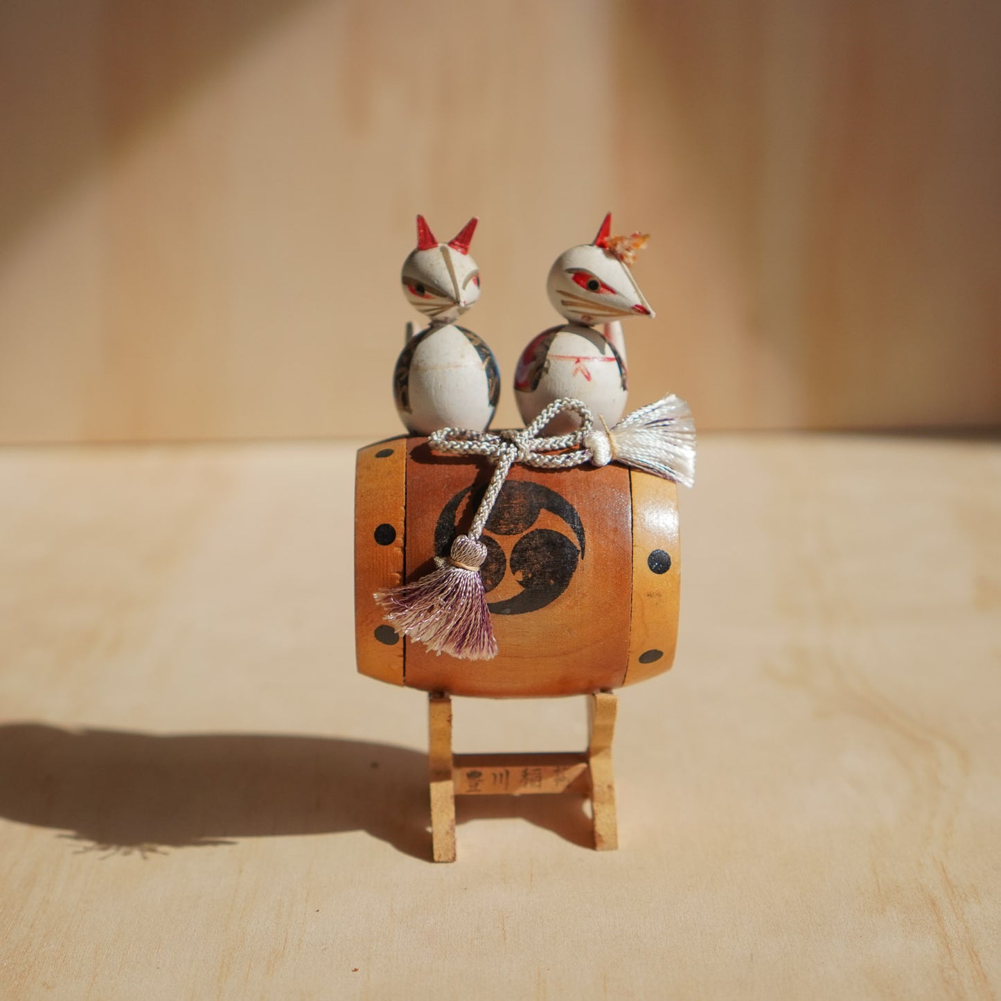 Vintage Japanese Inari Shrine Folk art souvenir - Kitsune Foxes