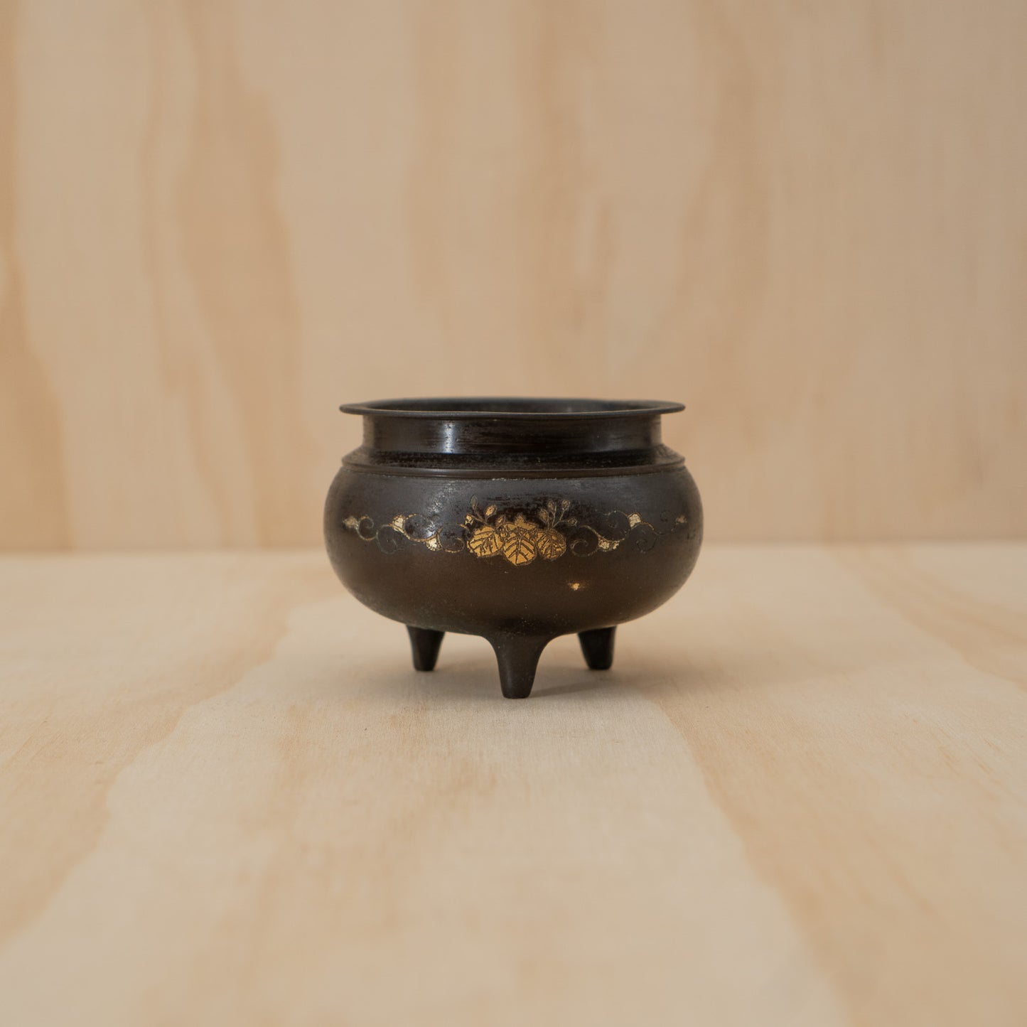 Vintage Japanese Brass Koro Shrine Incense burner with Leaf Pattern - small