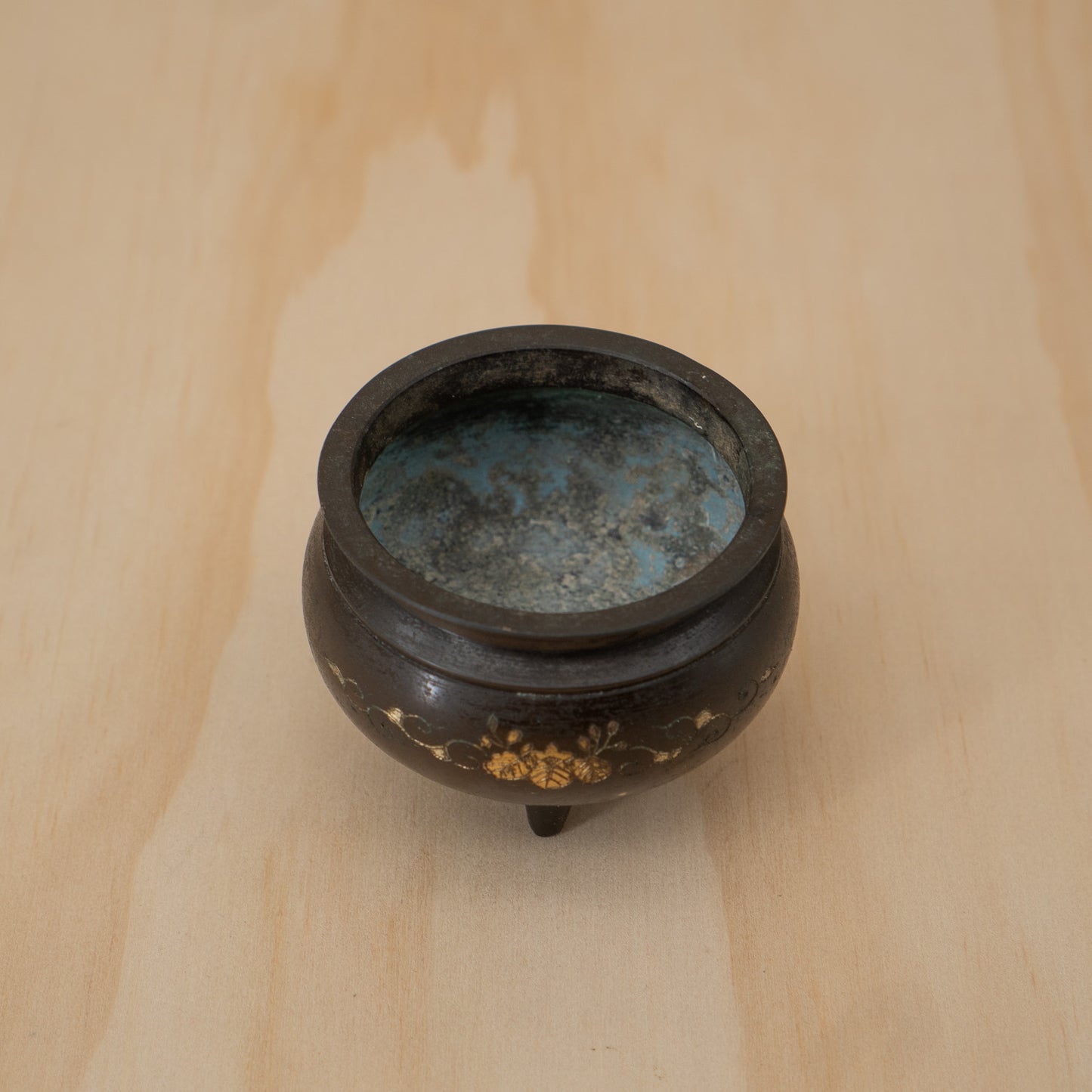 Vintage Japanese Brass Koro Shrine Incense burner with Leaf Pattern - small