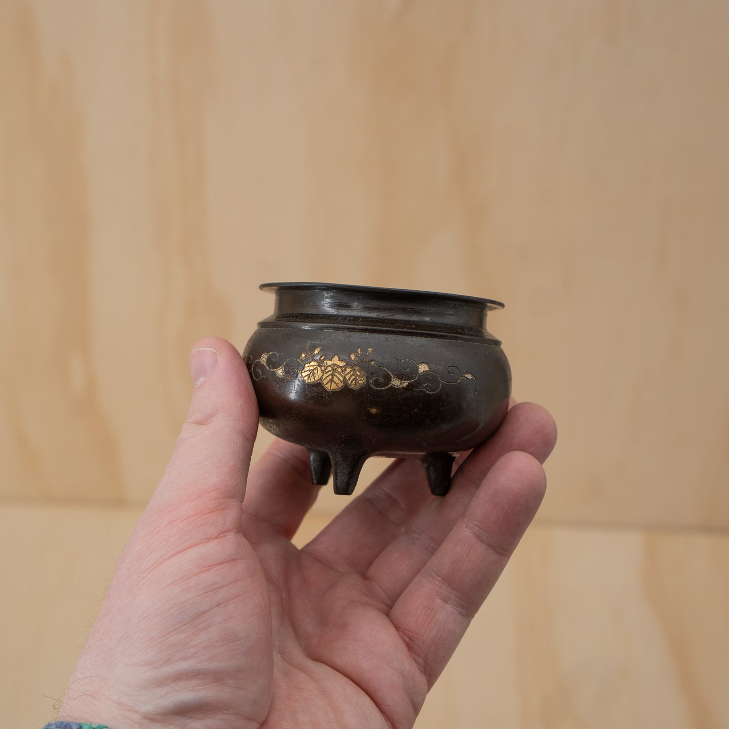 Vintage Japanese Brass Koro Shrine Incense burner with Leaf Pattern - small