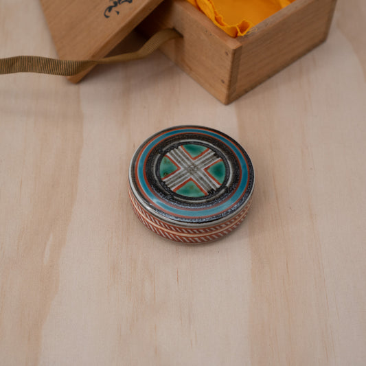 Vintage Japanese Ceramic Circular Kogo incense container in Box