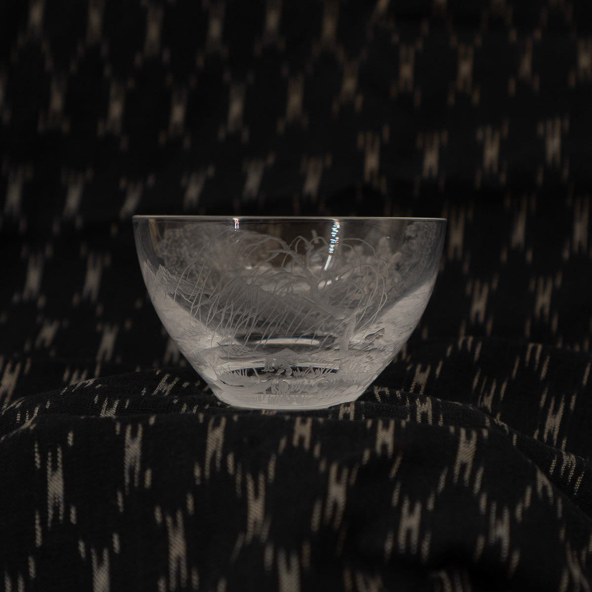 Japanese Osamu Hashimoto hand cut crystal sake cup in box - 2