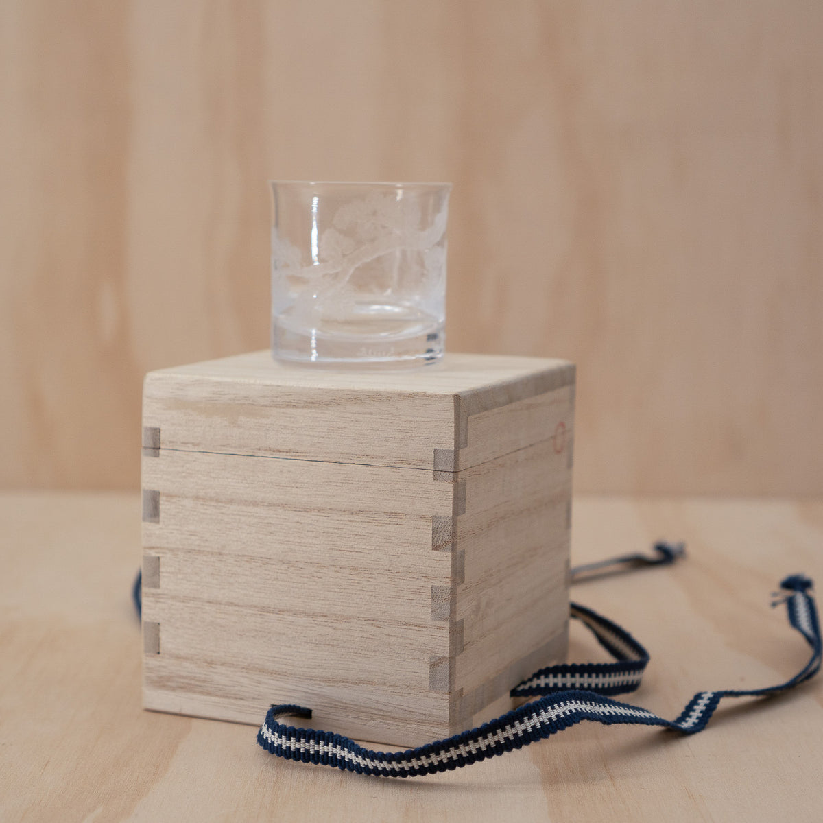 Japanese Osamu Hashimoto hand cut crystal sake cup in box - 1